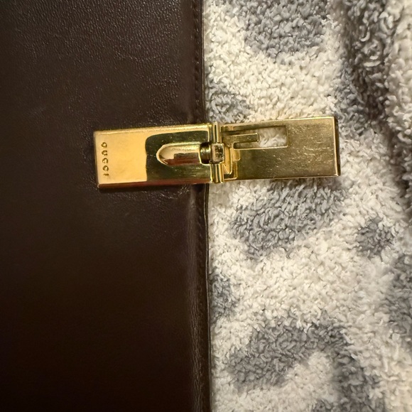 GUCCI Vintage Tom Ford Era Elegant Brown Leather Wallet with Gold Clasp - Picture 3 of 13